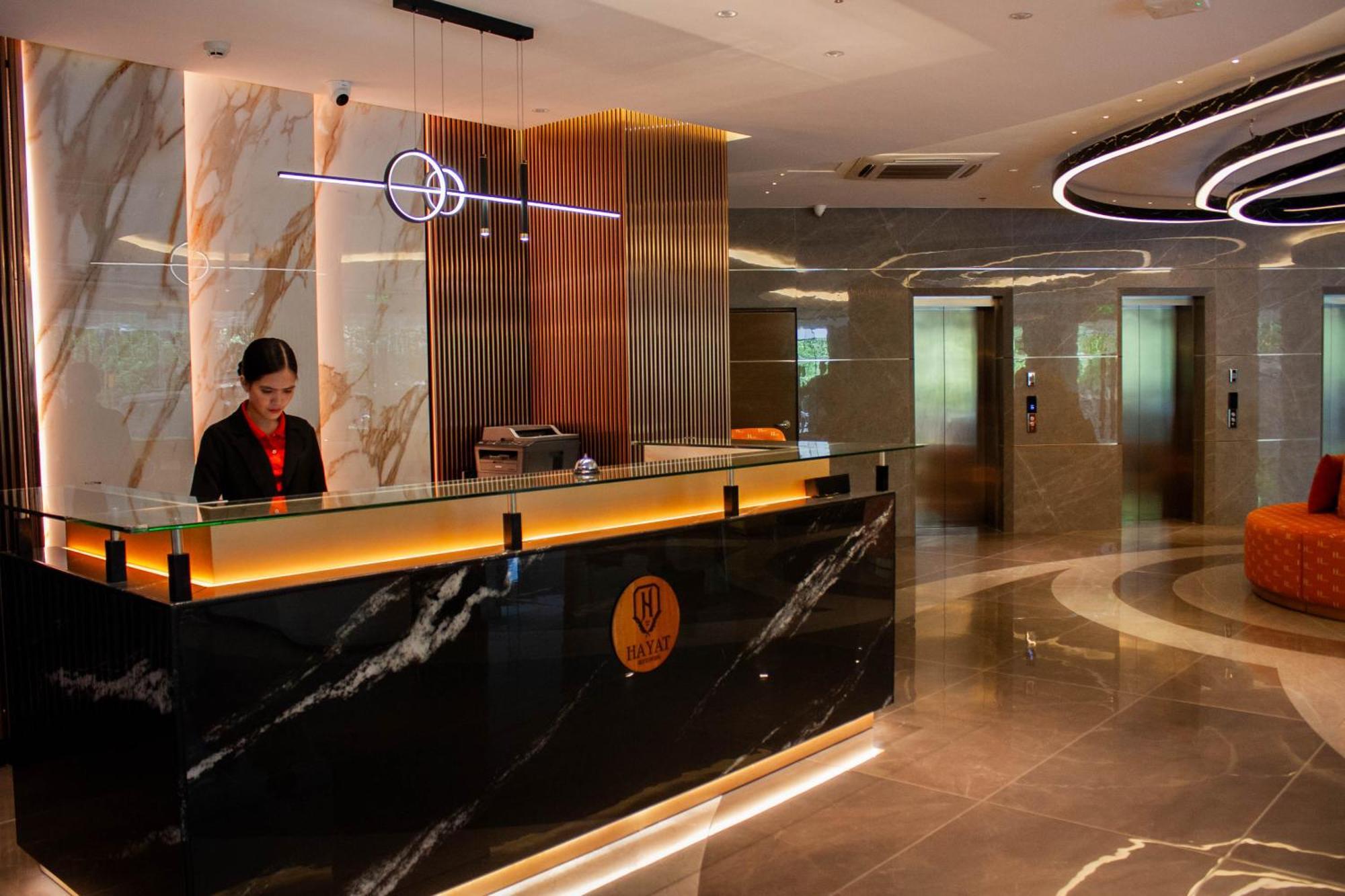 Hayat Sky Towers Hotel Cebu Exterior photo