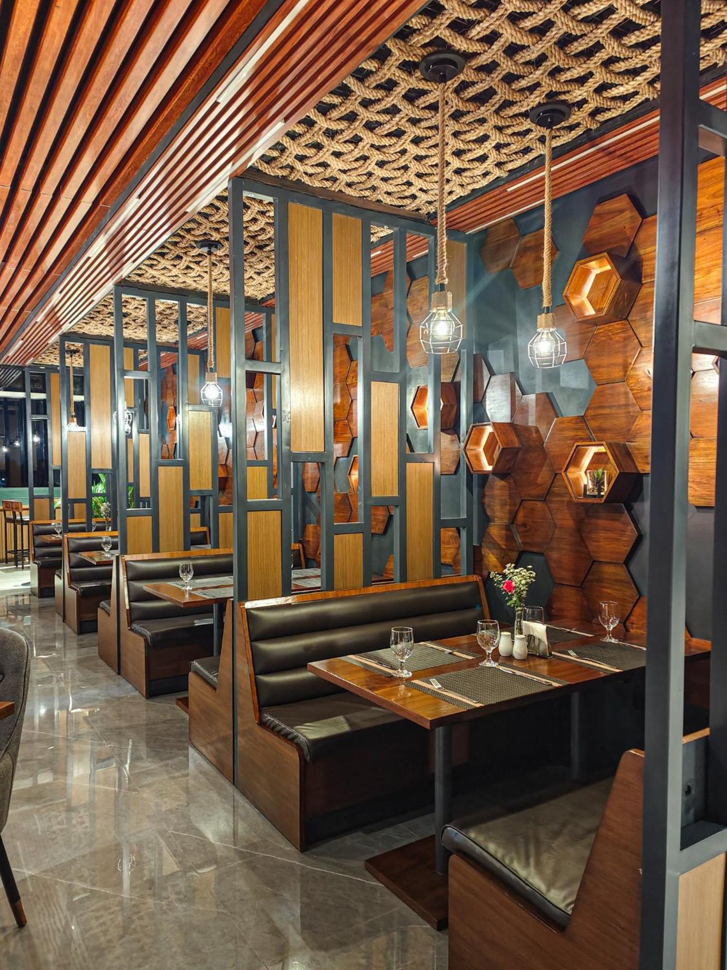 Hayat Sky Towers Hotel Cebu Exterior photo