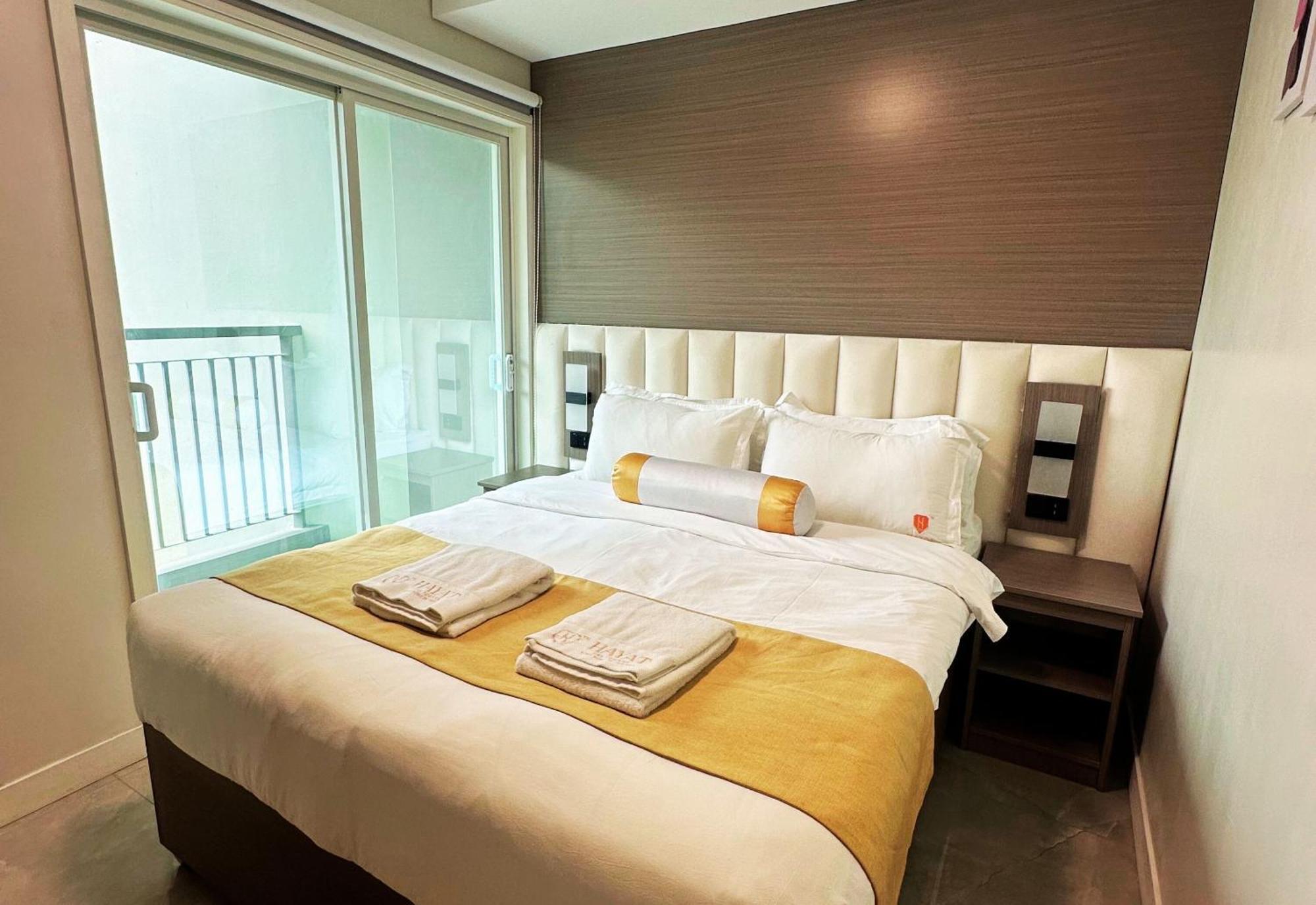 Hayat Sky Towers Hotel Cebu Exterior photo