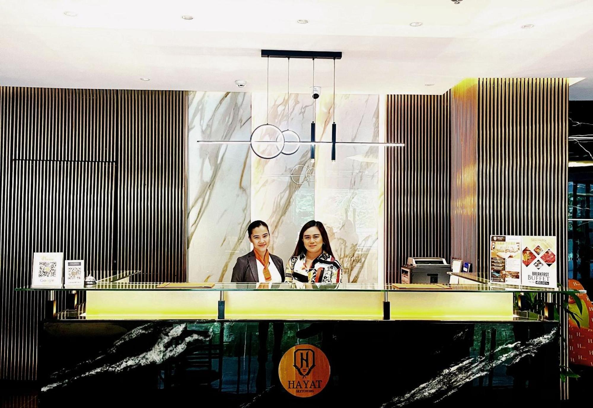 Hayat Sky Towers Hotel Cebu Exterior photo