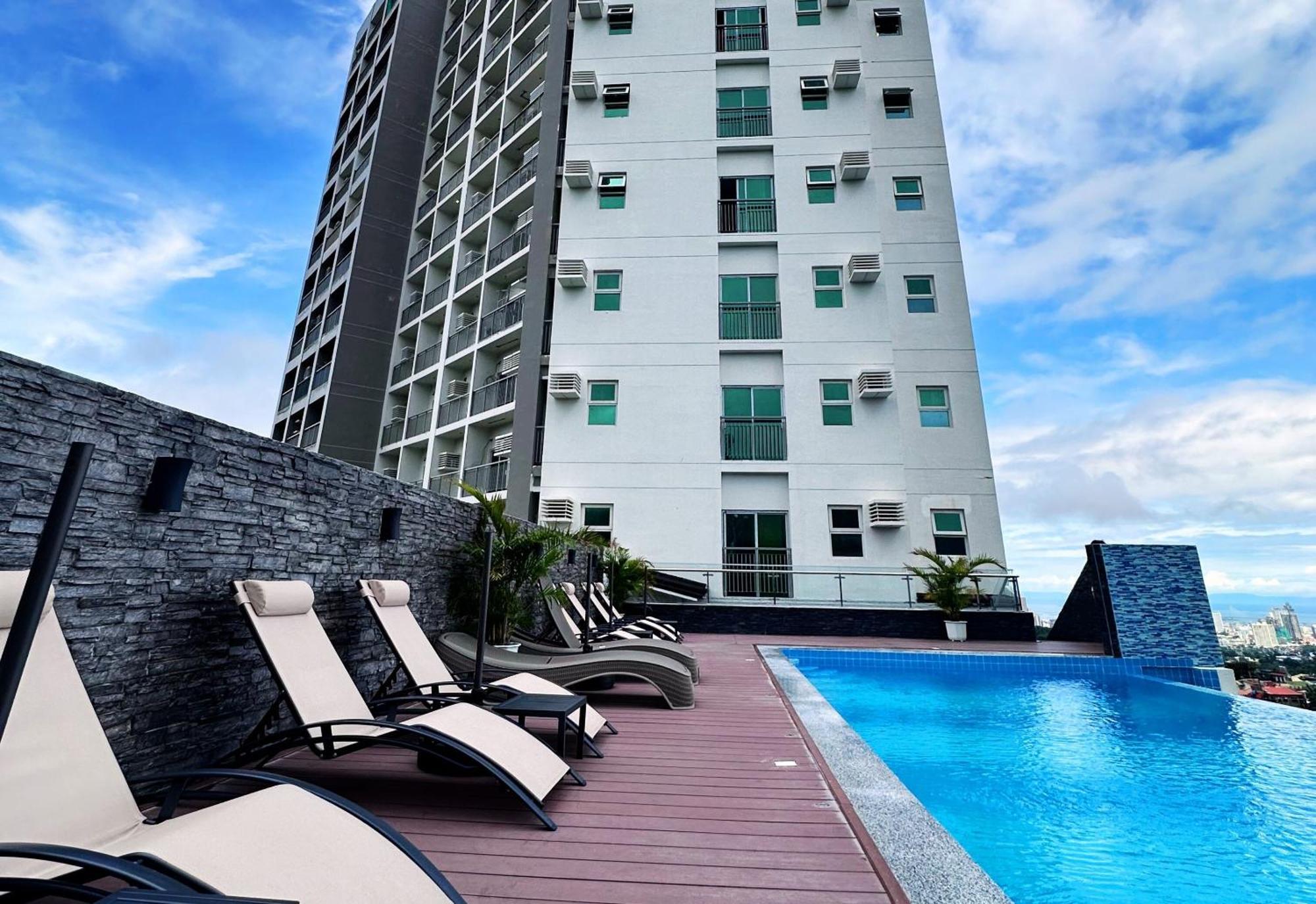 Hayat Sky Towers Hotel Cebu Exterior photo