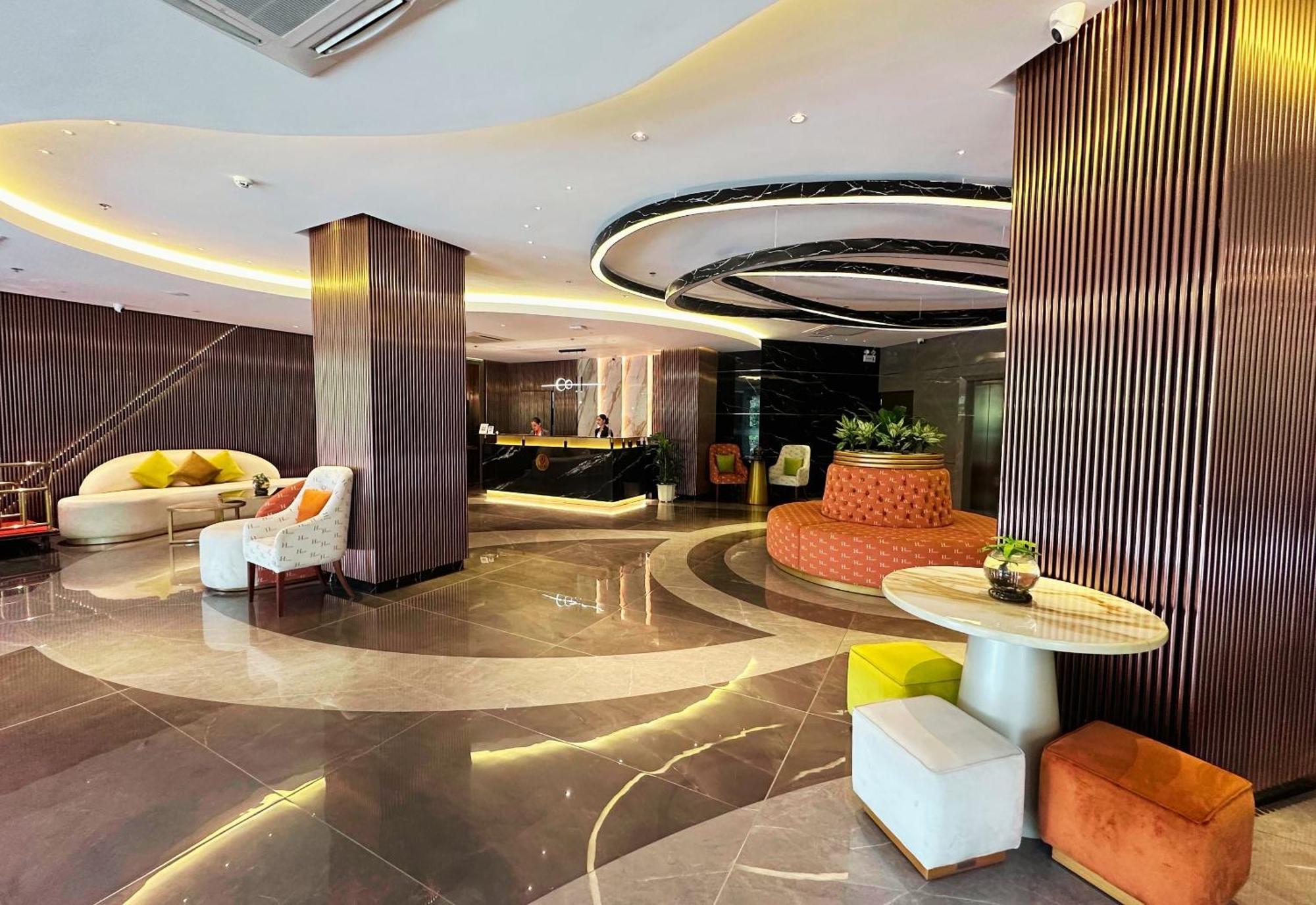 Hayat Sky Towers Hotel Cebu Exterior photo
