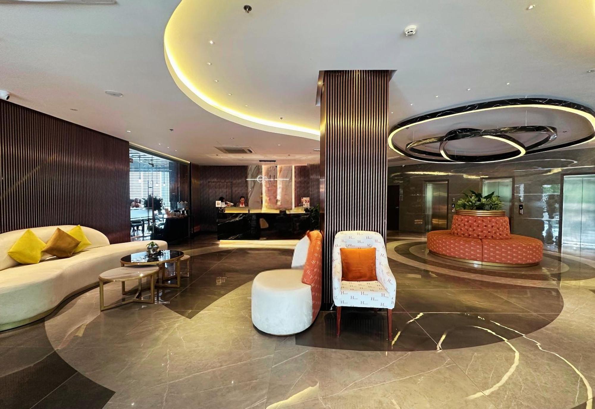 Hayat Sky Towers Hotel Cebu Exterior photo