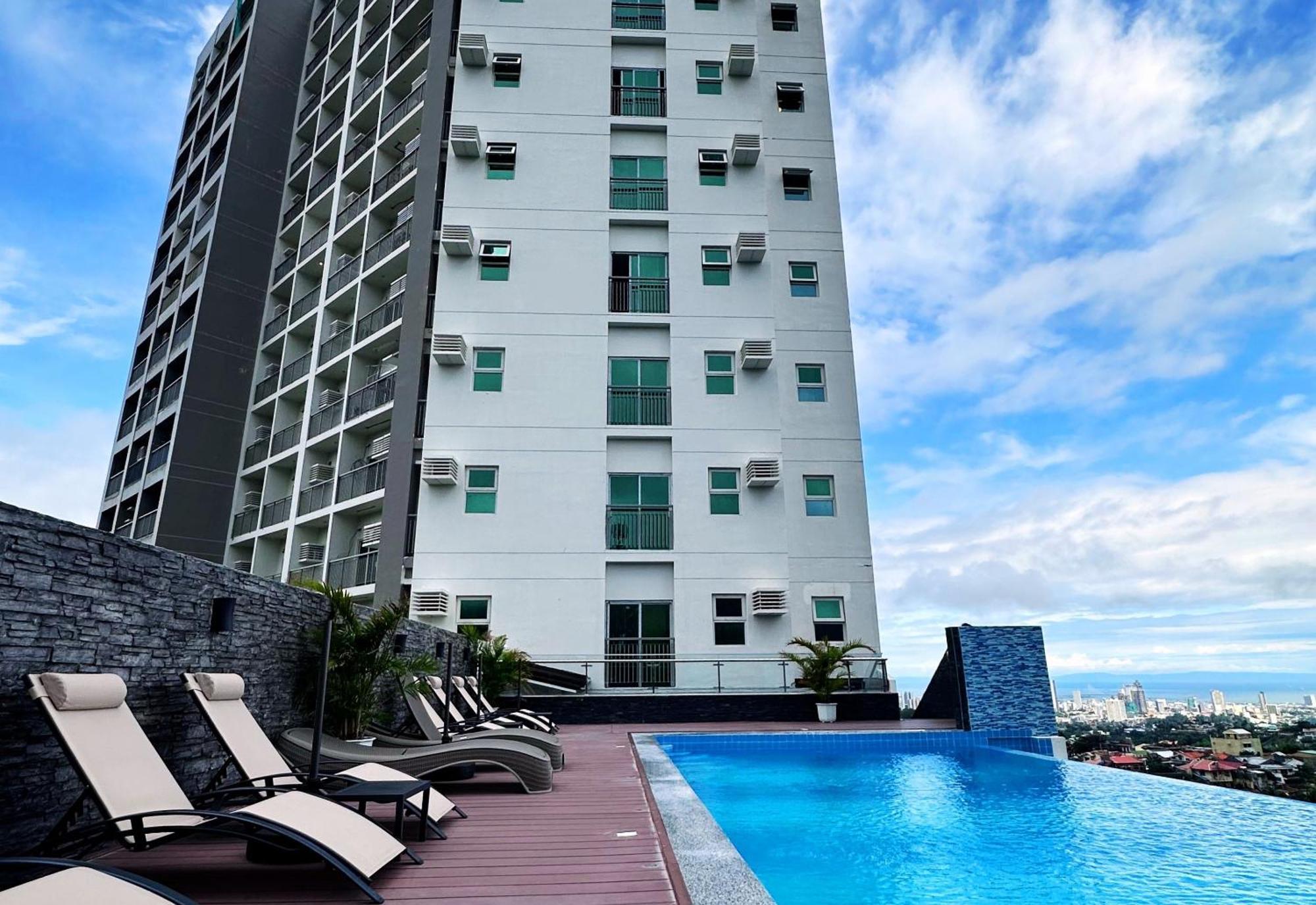 Hayat Sky Towers Hotel Cebu Exterior photo