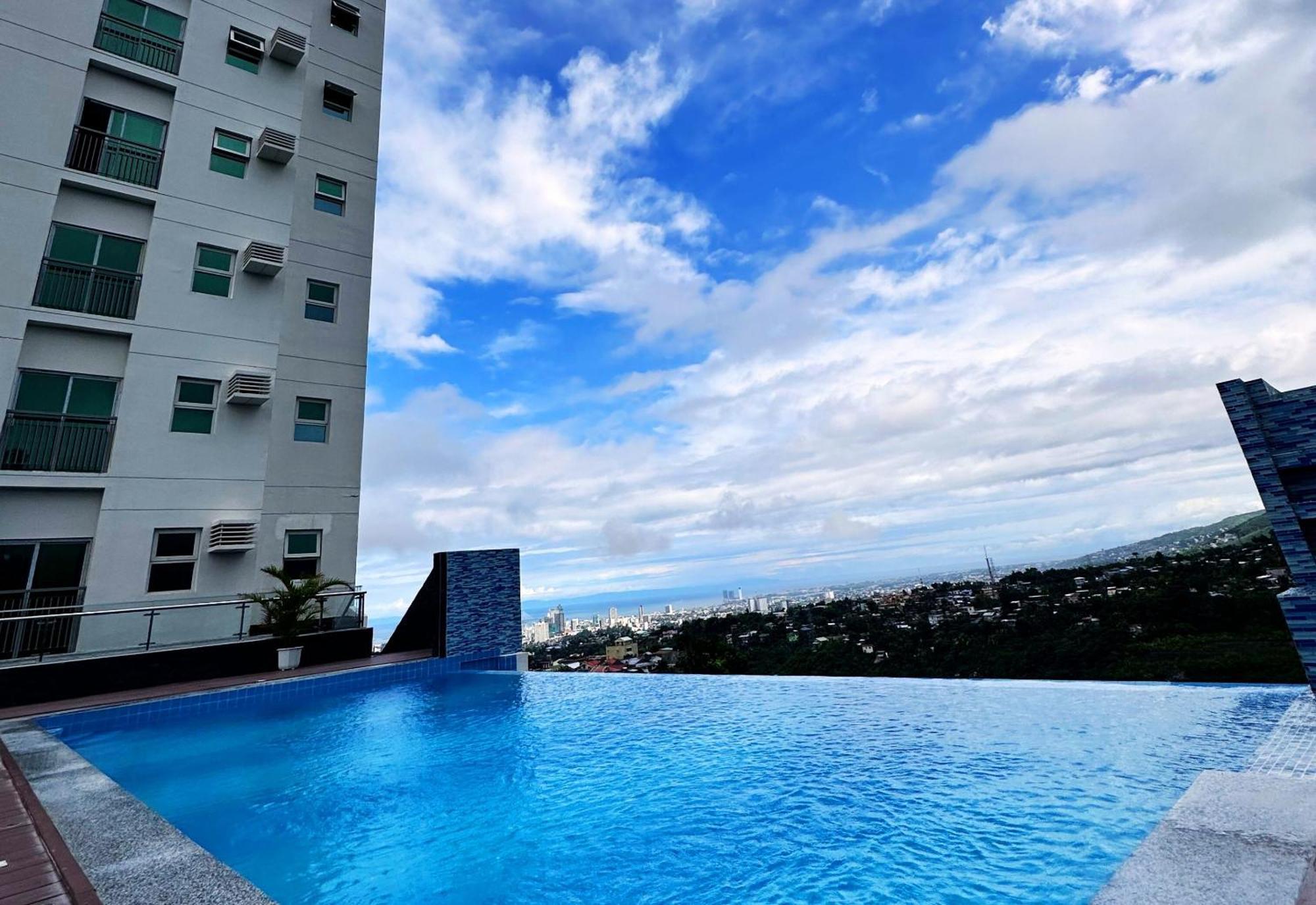 Hayat Sky Towers Hotel Cebu Exterior photo