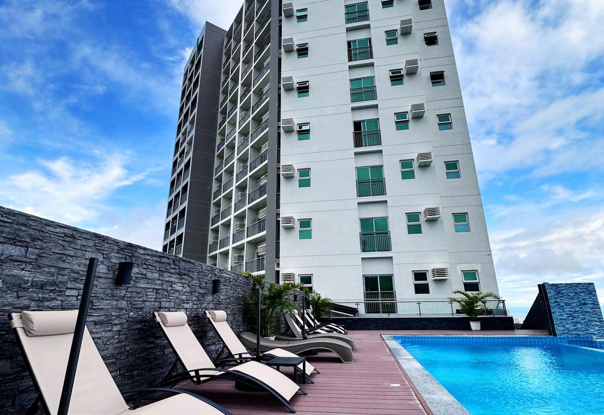 Hayat Sky Towers Hotel Cebu Exterior photo