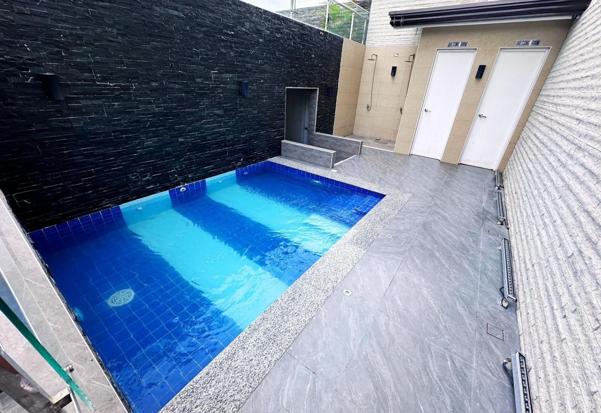 Hayat Sky Towers Hotel Cebu Exterior photo