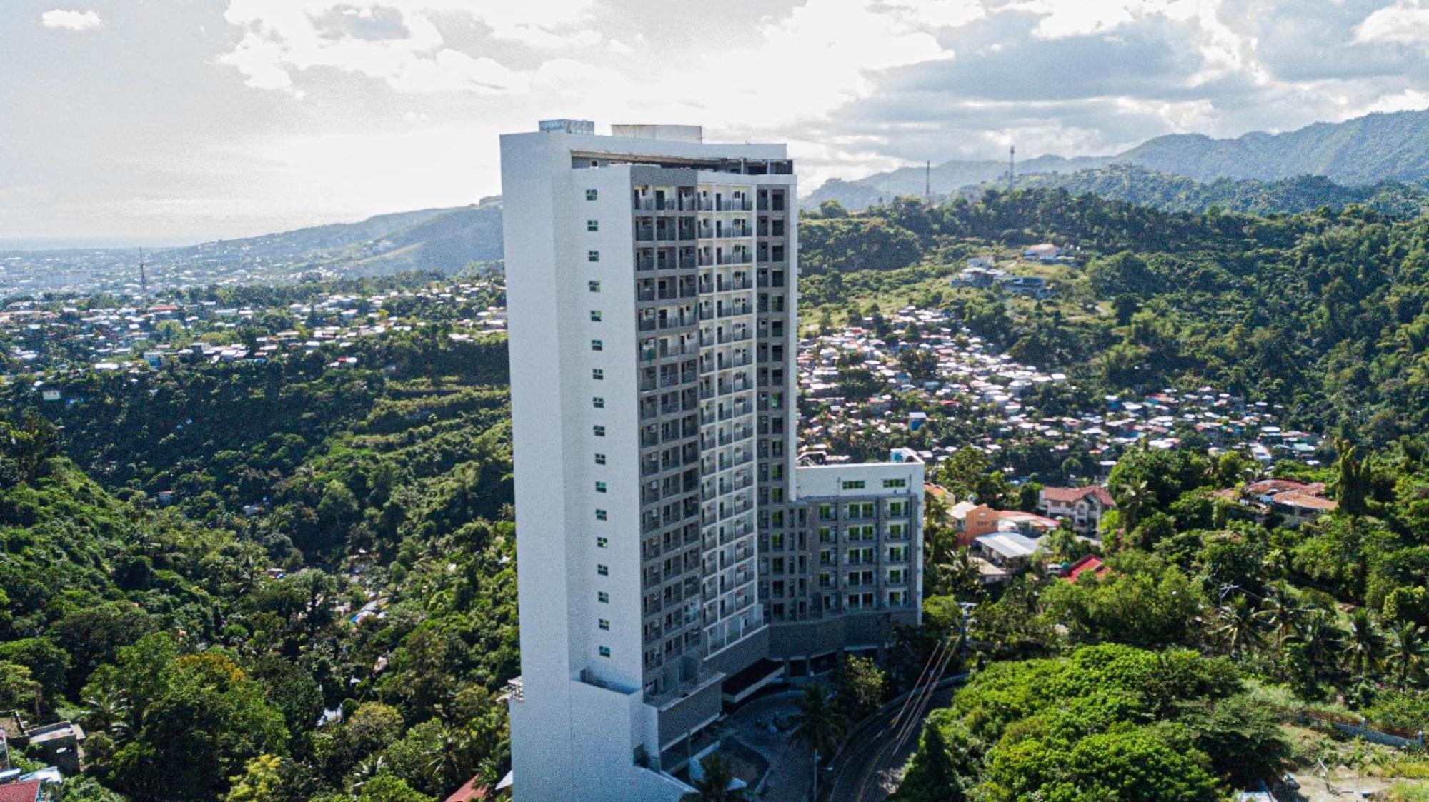 Hayat Sky Towers Hotel Cebu Exterior photo